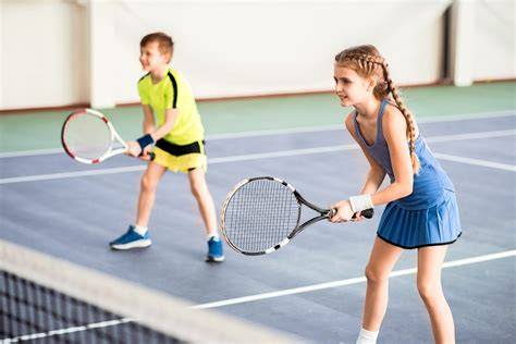 Trouver un stage de tennis pour mon enfant haut de gamme aux vacances scolaires parisienne